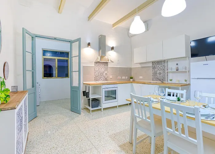 Lilly The Traditional Maltese Townhouse In Sliema